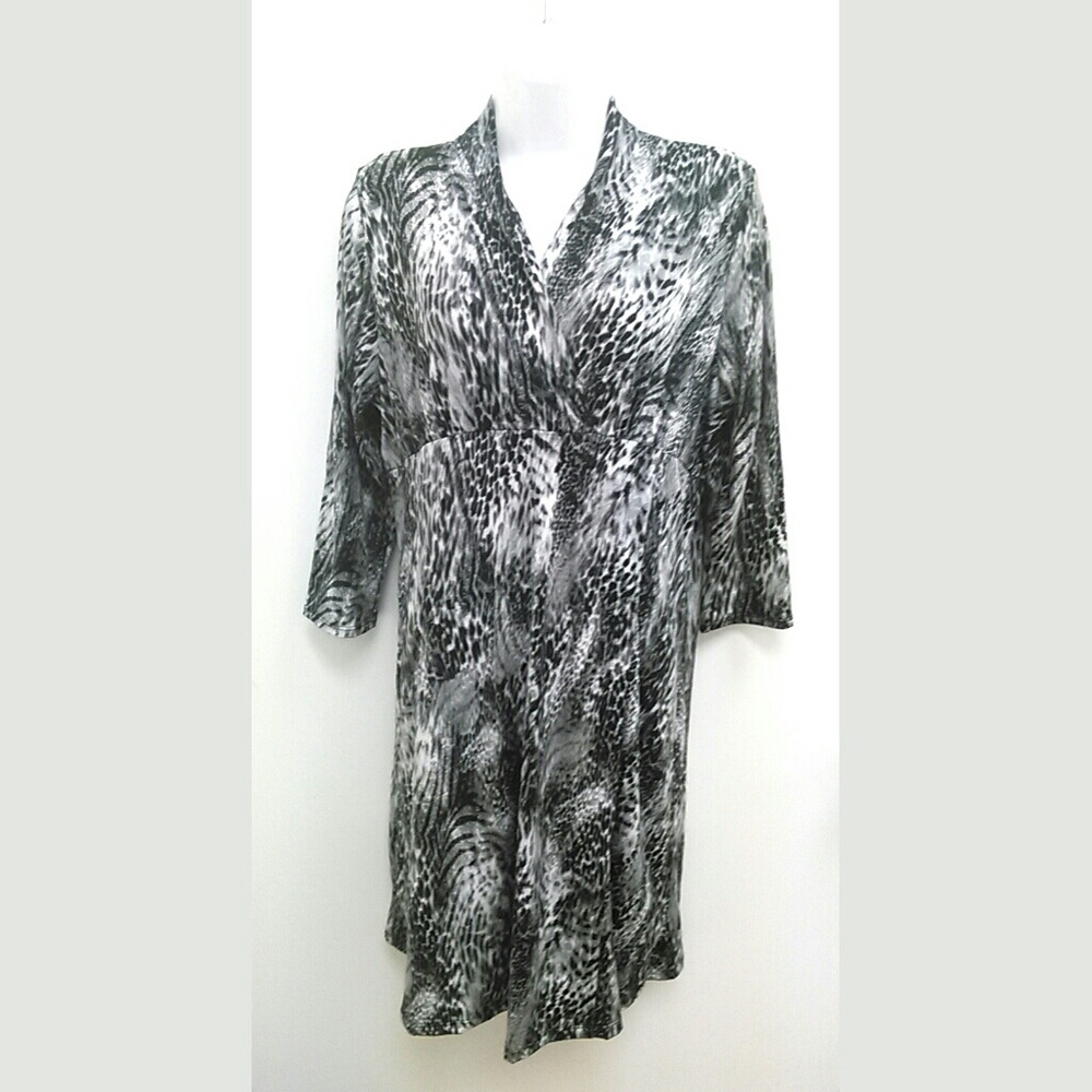 Three Seasons Maternity Dress Black Animal Print 3/4 Sleeve Medium NWT